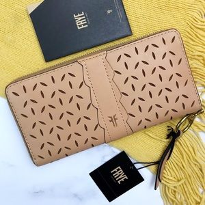 FRYE EUC Light Tan Leather Perforated Zip Wallet